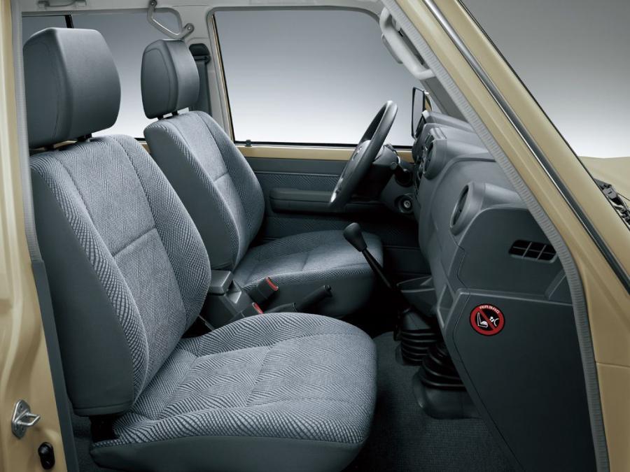  Toyota Land Cruiser 70 2007 года  (UAE) (фото 5 из 5)